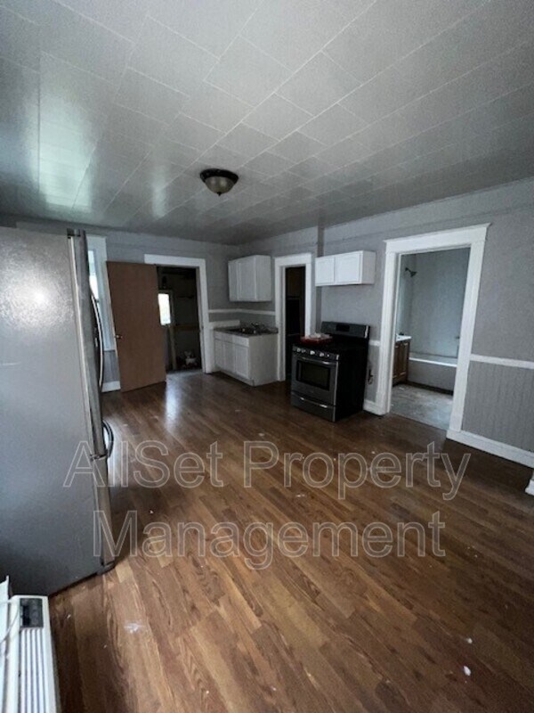 Building Photo - 2445 S 5th Pl