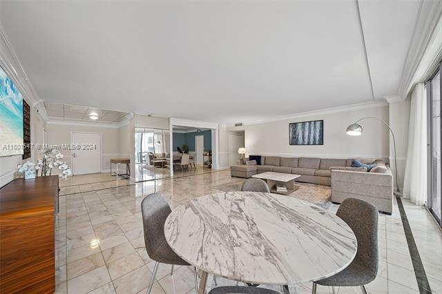 Foto del edificio - 10155 Collins Ave