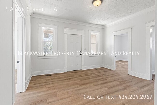 Building Photo - Beautifully Renovated 3 Bedroom Apartment!