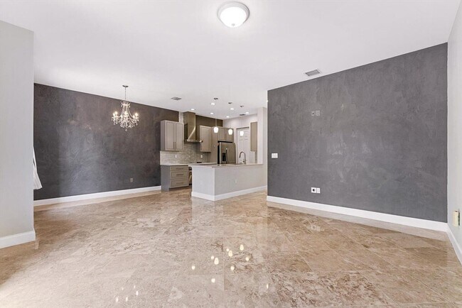Building Photo - 6884 Julia Gardens Dr