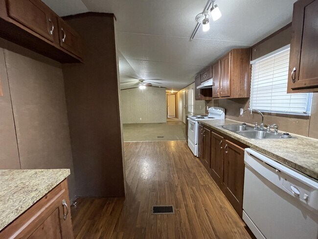 Building Photo - 15612 Oak Bend
