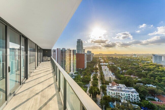 Building Photo - 1451 Brickell Ave