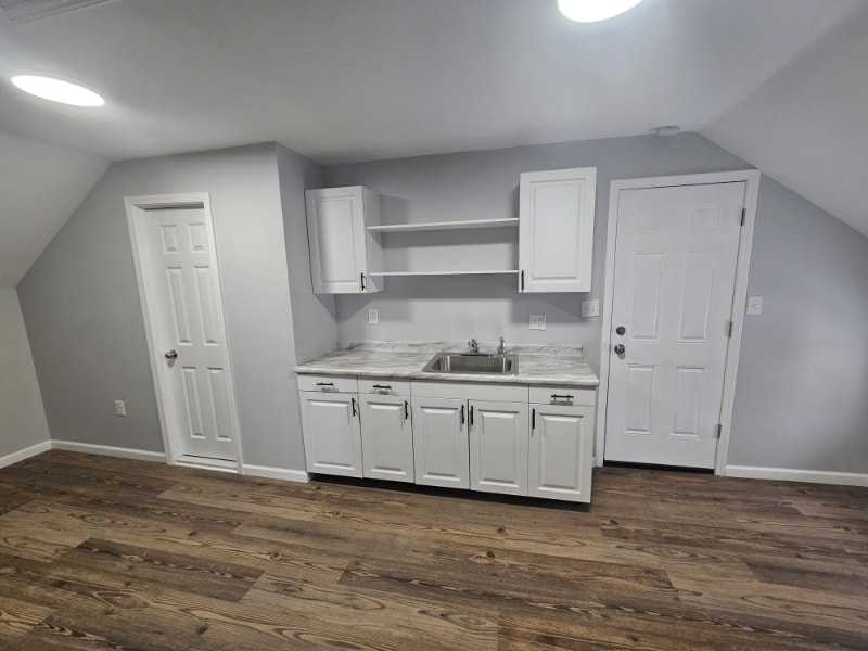 2901 Wade Ave Cleveland, OH 44113 – photo 1