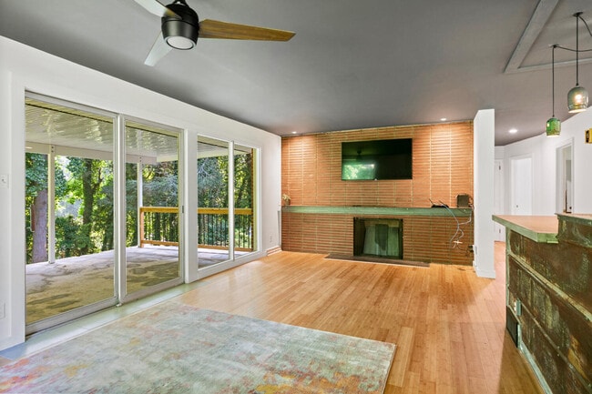 Building Photo - 68 Wilshire Dr