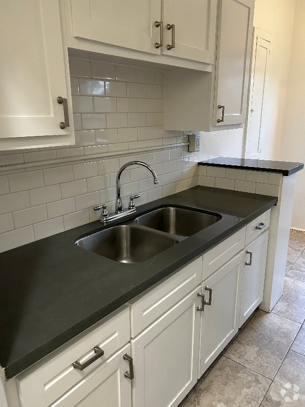 Building Photo - 1845 N Gramercy Pl