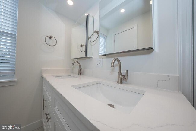 Foto del edificio - 1740 Oakwood Terrace
