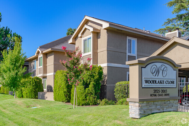 Building Photo - Woodlake Close