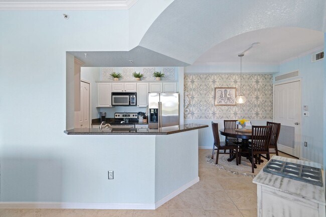 Foto del edificio - *** LOCATION, LOCATION, LOCATION! *** ANNUAL TURNKEY FURNISHED Rental Available NOW in Positano P...