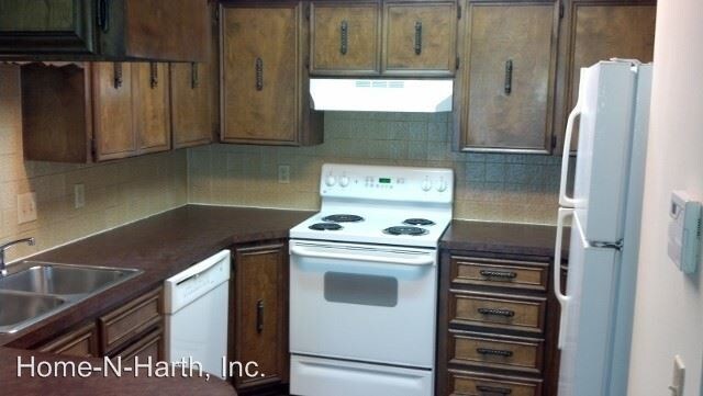 Building Photo - 2202-2202 S Lori Ln