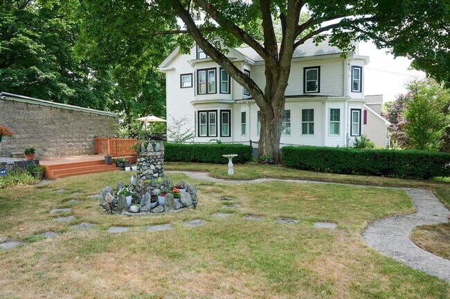 Foto del edificio - 127 Upham St