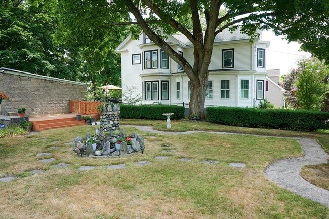 Building Photo - 127 Upham St