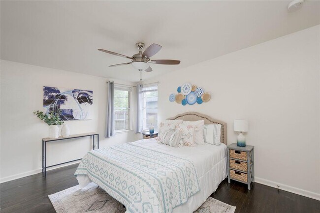 Foto del edificio - 7709 Woodrow Ave