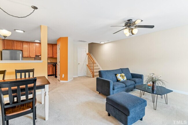 Foto del edificio - Room in Townhome on Ivory Run Way