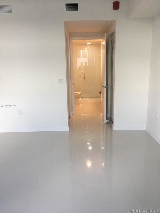 Foto del edificio - 7661 NW 107th Ave