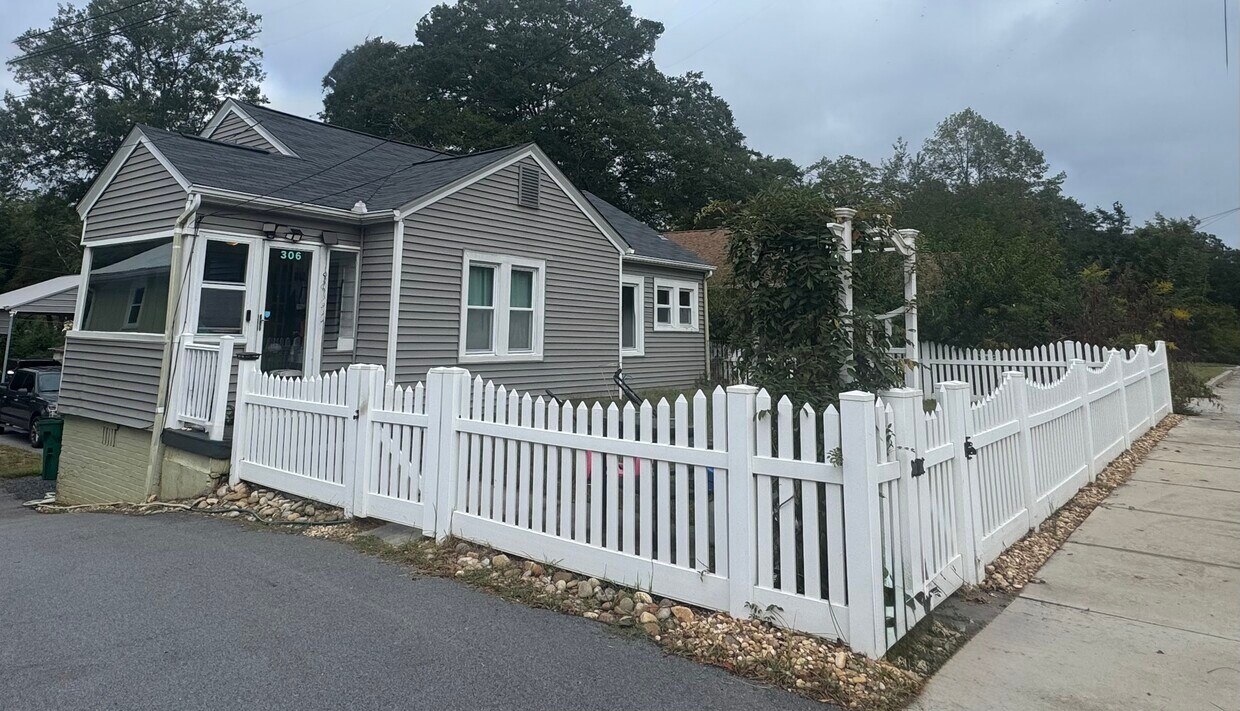 Foto principal - 306 Stewart St