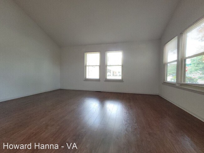 Building Photo - 4 br, 2.5 bath House - 1544 Edgewater Drive