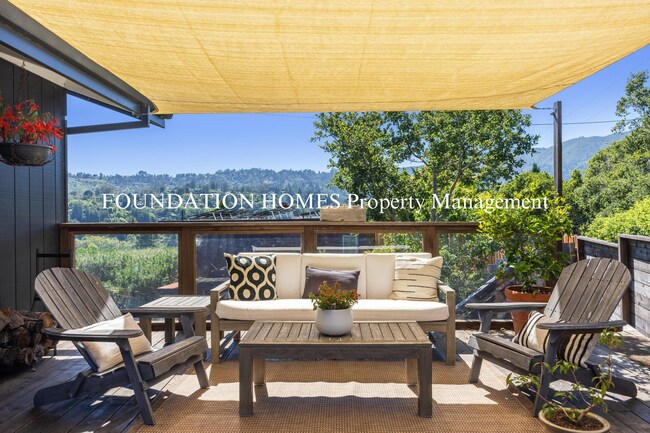 Building Photo - 4BD/3.5BA Indoor/Outdoor Living in Coveted...