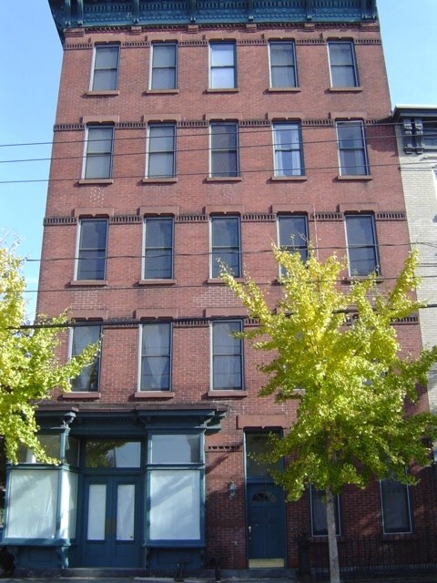 Building Photo - 214 Warren St