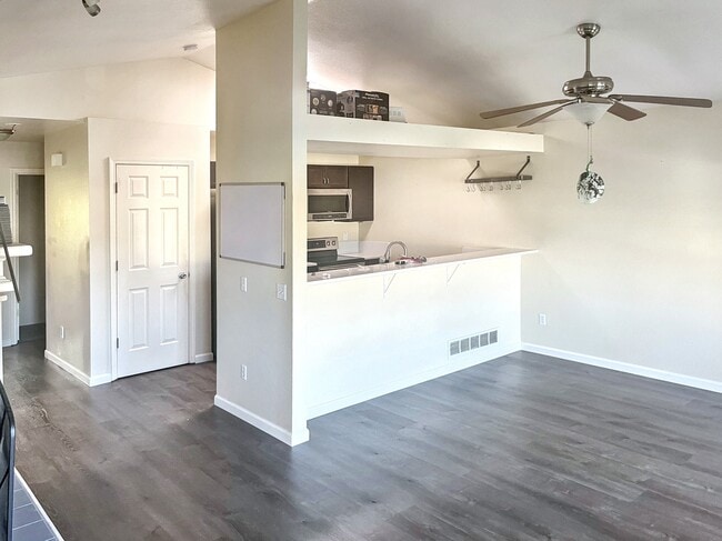Building Photo - 3238 Aquarius Cir