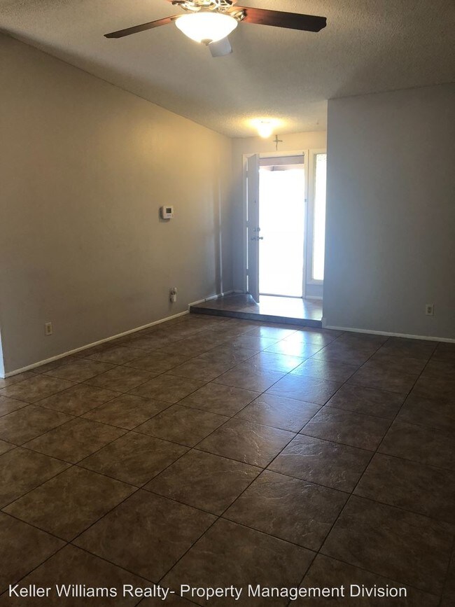 Building Photo - 2209 W Los Arboles Pl