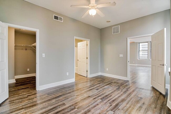 Building Photo - Number 10 Main