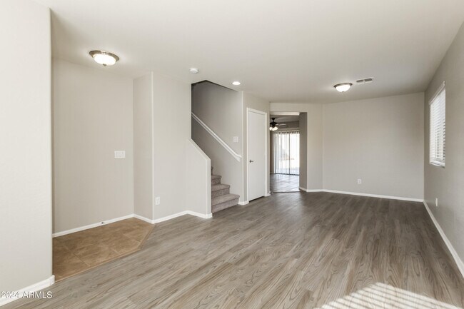 Building Photo - 10310 W Hess St