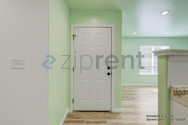 Foto del edificio - 1035 W Railroad Ave