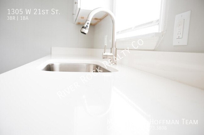 Building Photo - 1305 W 21st St