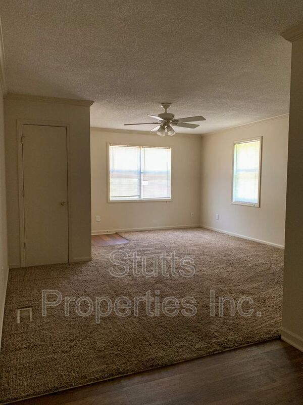 321 W Irvine Ave Unit A, Florence, AL 35630 Condo for Rent in