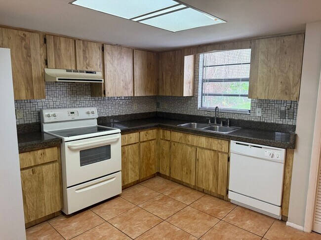 Foto del edificio - 113 S Deerwood Ave