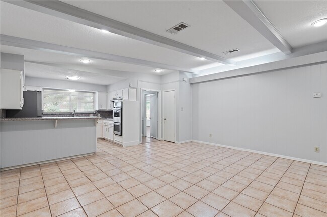 Foto del edificio - 118 E Thornton Rd