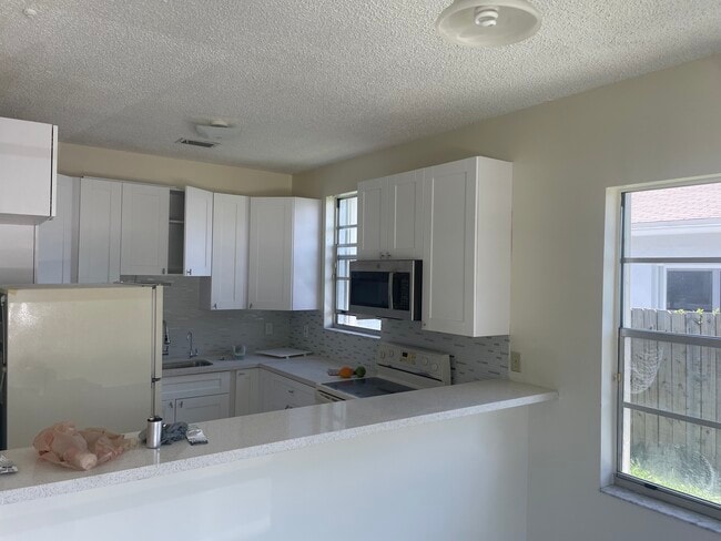 Foto del edificio - 909 SW 8th St