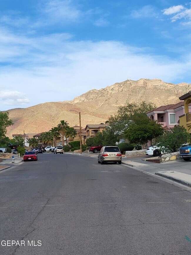 Foto del edificio - 6354 Franklin View Dr