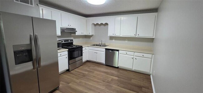 Foto del edificio - 3813 N Bogan Rd