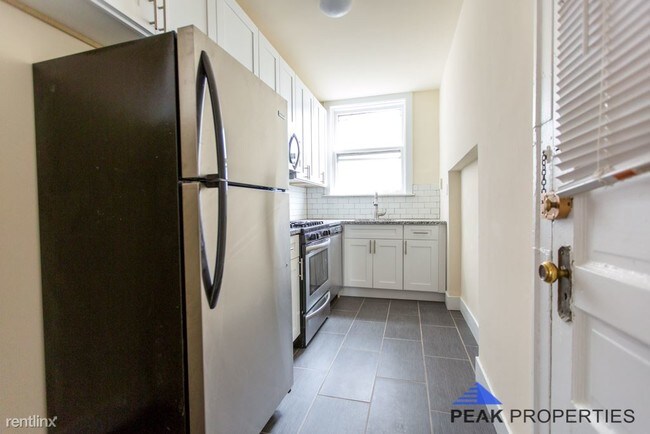 Foto del edificio - 1 br, 1 bath Apartment - 1400 Central St 203