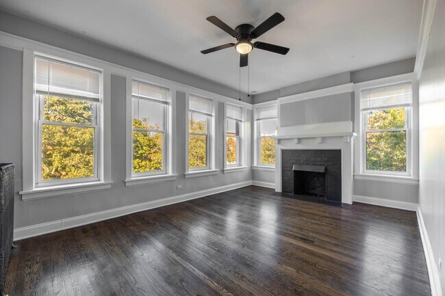 Foto del edificio - 6259 N Lakewood Ave