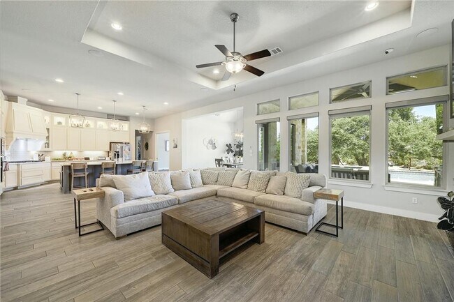 Foto del edificio - 290 Hawthorne Loop