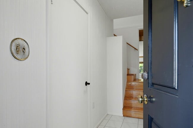 Foto del edificio - 72 Huntington Dr