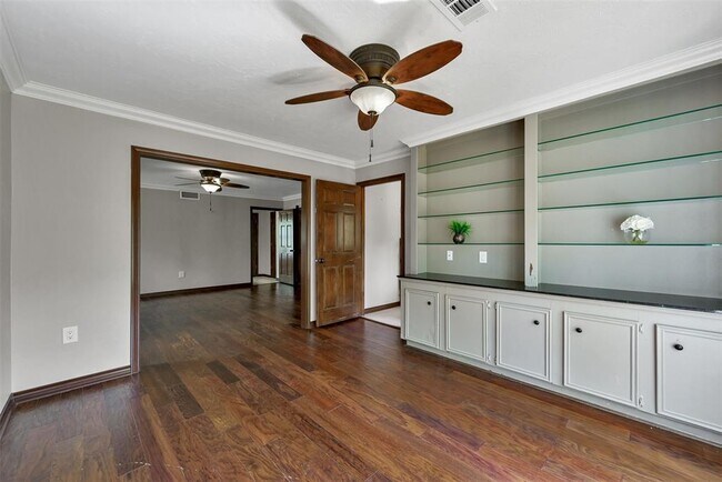 Building Photo - 559 Roanoke Dr