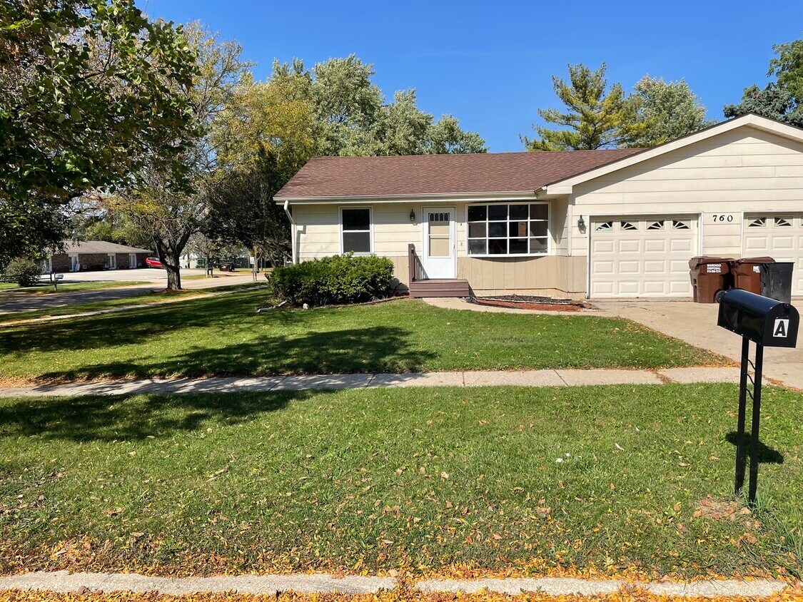 Foto principal - 760 W Forest St