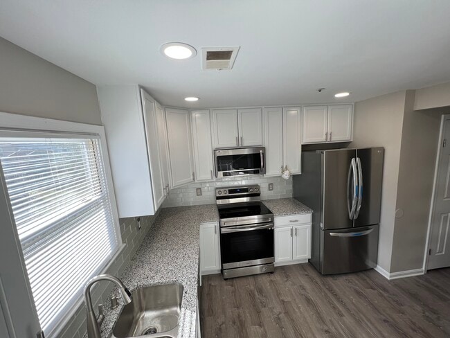 Kitchen - 3919 Emblem Cor