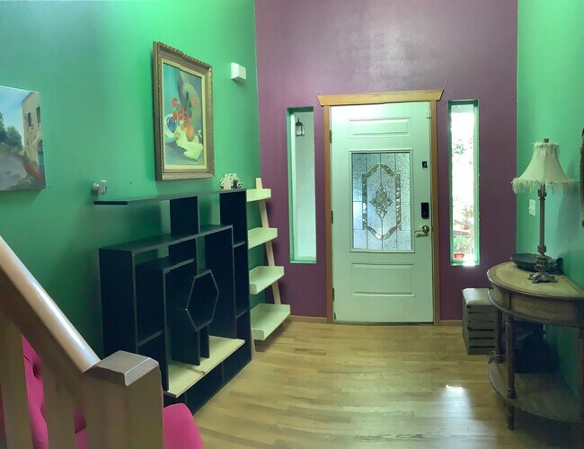 Foto del edificio - POULSBO/Meredith Heights  - 5 BED 4 BATH W...