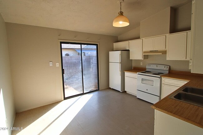 Building Photo - 4661 E Camino St