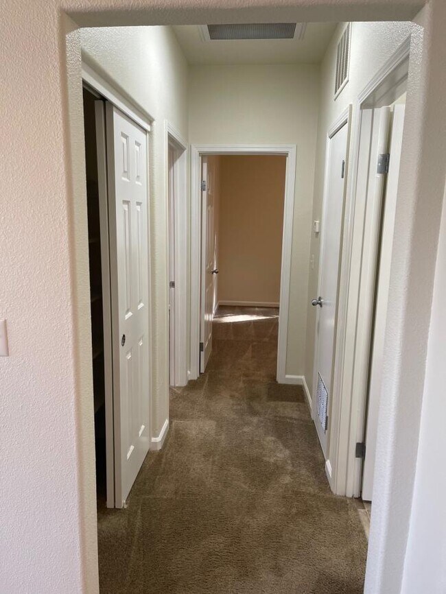 Building Photo - 2 bedroom in Santa Rosa CA 95409