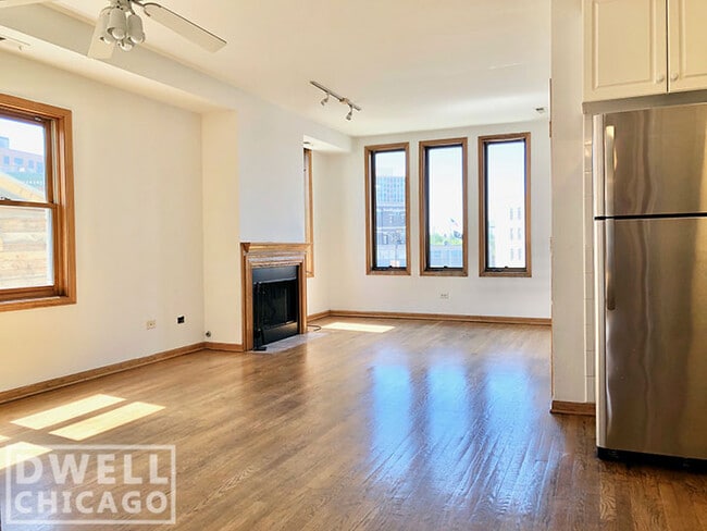 Building Photo - 817 N Milwaukee Ave