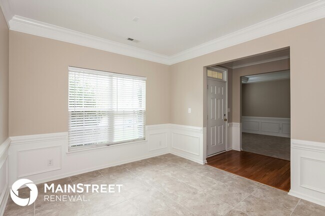 Building Photo - 400 Amersham Ln
