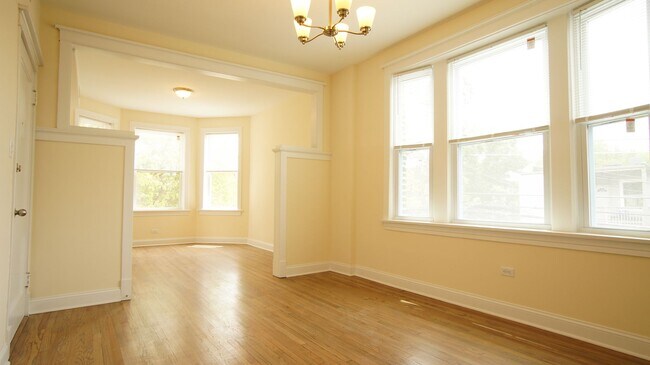Foto del edificio - 2816 N Troy St
