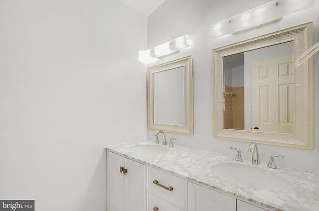 Building Photo - 6124 Valley View Dr