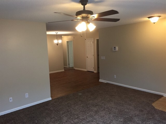 Building Photo - 223 Tigers Paw Dr