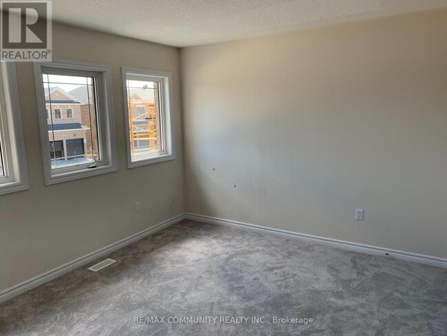 Building Photo - 40 Jardine St